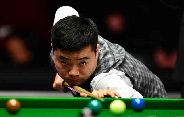 决于他是否 决于他是否